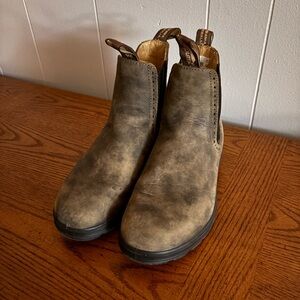 Blundstones #1351
WOMEN'S ORIGINALS
HIGH TOP BOOTS - RUSTIC BROWN